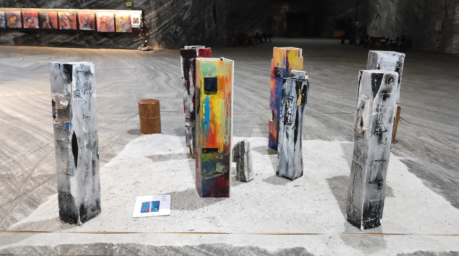 Lucrări de Marcel Duțu în spațiu expozițional